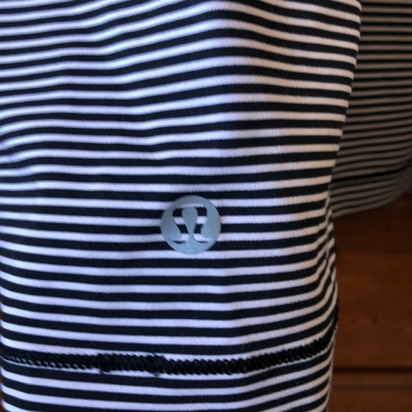 L͙U͙L͙U͙L͙E͙M͙O͙N͙ Tank 🖤 - Picture 3 of 4